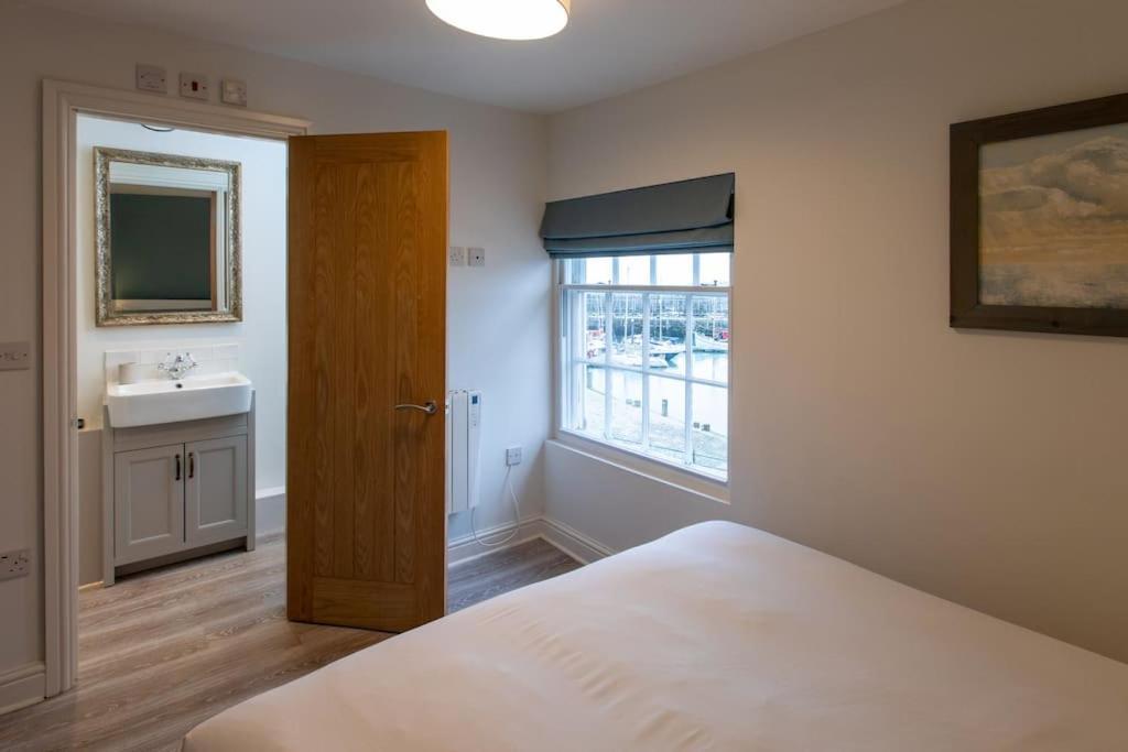 Herring Girl House - Harbourside Property, Sleeps 8 Scarborough Extérieur photo